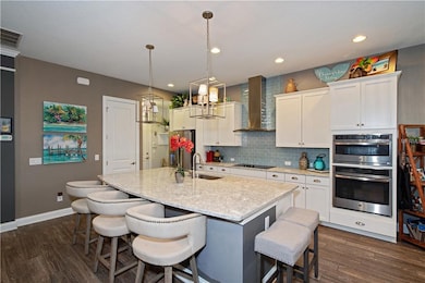 Great kitchen to entertain family and friends!