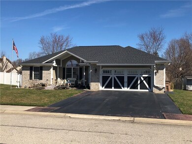 6135 E Meadow Ridge Rd, Columbus, IN 47203 - photo 2