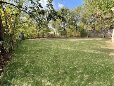 1801 Lawther Dr, River Oaks, TX 76114 - photo 3