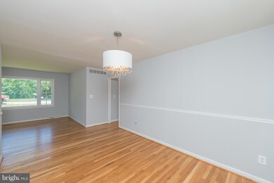 136 Longview Dr, Catonsville, MD 21228 - photo 5