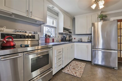 52 Overland St, Manchester, NH 03103 - photo 3