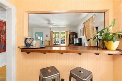 Then kitchen bar is such a cute spot for your morn