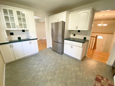 18 Weston Dr, Clifton Park, NY 12065 - photo 4