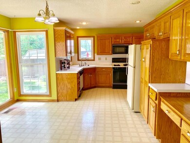 6917 Reeder Ct, Shawnee, KS 66203 - photo 5