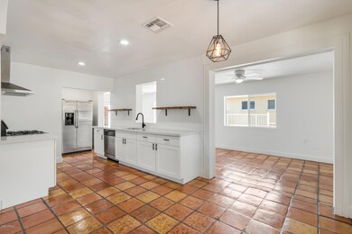 Spacious kitchen & dining