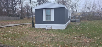 1425 N Harrison St, Hartford City, IN 47348 - photo 3