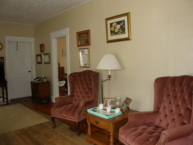 112_Huron_4_LivingRm