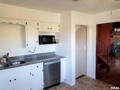 1733 Calvin St, Davenport, IA 52804 - photo 3