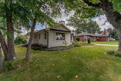 302 6th St, Grundy Center, IA 50638 - photo 3