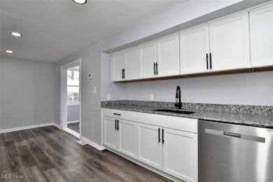 19802 Wickfield Ave, Warrensville Heights, OH 44122 - photo 6