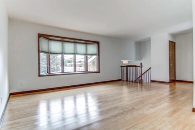 606 N Lillian St, Griffith, IN 46319 - photo 4