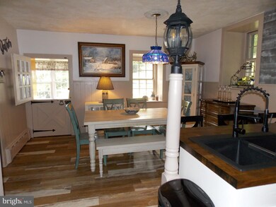 310 Spring Valley Rd, Reading, PA 19605 - photo 5