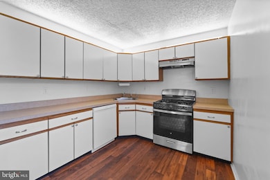 194 Darwin Ln, North Brunswick, NJ 08902 - photo 7