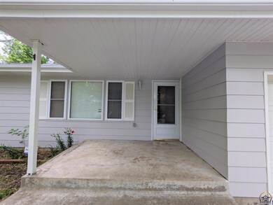 3337 SW James St, Topeka, KS 66614 - photo 4