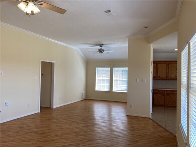 4765 Heathrow Ln, Alvin, TX 77511 - photo 4