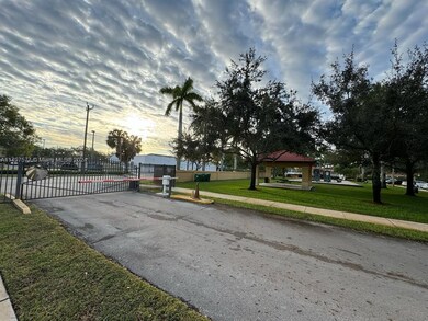 unlisted-address, Davie, FL 33325 - photo 7