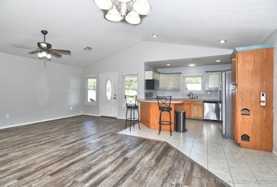 213 E Main St, Chouteau, OK 74337 - photo 7