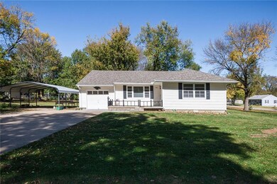 202 W Nichols St, Spring Hill, KS 66083 - photo 2