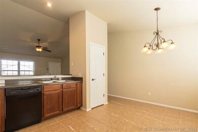 25836 E 89th Place S, Broken Arrow, OK 74014 - photo 5