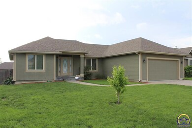 4311 SW Cambridge Ave, Topeka, KS 66610 - photo 2