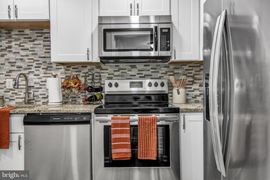 9589 Hagel Cir unit E, Lorton, VA 22079 - photo 4