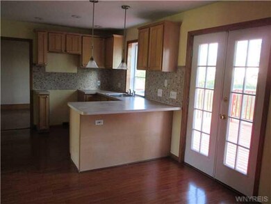 7158 Marigold Dr, North Tonawanda, NY 14120 - photo 2