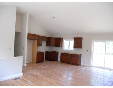 423 Concord St unit 423, Rockland, MA 02370 - photo 2