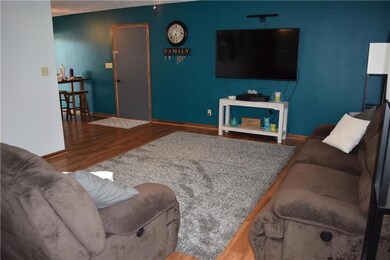 1011 N 8th Ave E, Newton, IA 50208 - photo 6