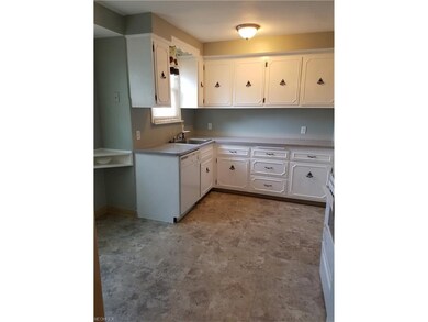 1980 Idlehurst Dr, Euclid, OH 44117 - photo 4