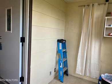 332 Slaven Ln, Oneida, TN 37841 - photo 6