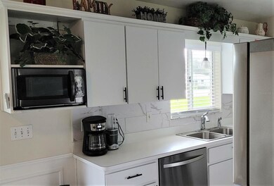 easy kitchen to work in and look out window