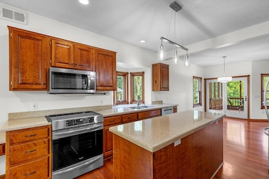 606 Sterling St S, Saint Paul, MN 55119 - photo 4