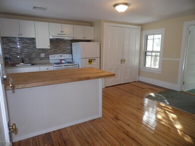 107 E Ann Apt 2 St, Milford, PA 18337 - photo 2