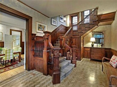 Oak staircase, parquet floors