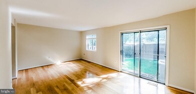 9628 Lindenbrook St, Fairfax, VA 22031 - photo 4