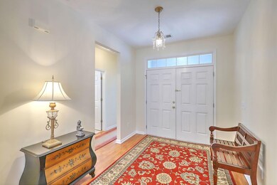 1528 Clarendon Way Foyer