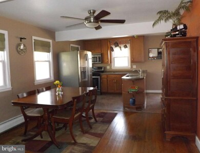 8729 Emge Rd, Parkville, MD 21234 - photo 4