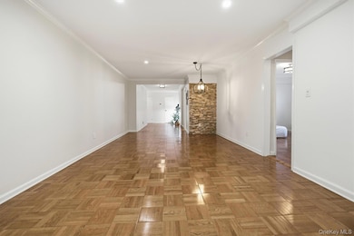 25 Chapel Place unit 1B, Great Neck, NY 11021 - photo 3