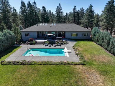 67555 Cloverdale Rd-54
