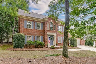 Double driveway, fully fenced backyard, quiet and 