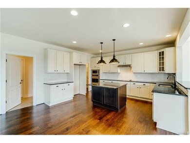 Eat-In Kitchen