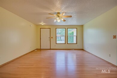 607 E Selway Dr, Homedale, ID 83628 - photo 5