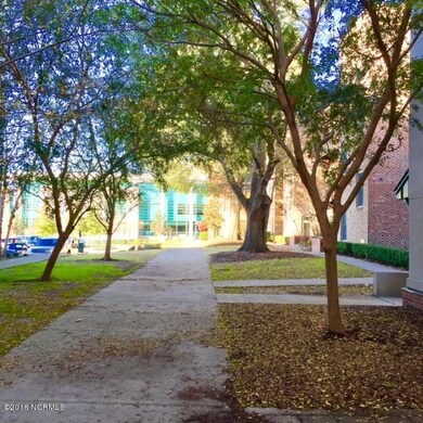 713 West Facing courtyard