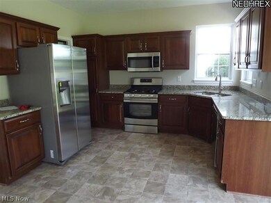 27014 Valeside Ln, Olmsted Falls, OH 44138 - photo 2