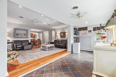 2307 Robincrest Ln, Glenview, IL 60025 - photo 3