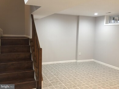 8121 Londonderry Ct, Laurel, MD 20707 - photo 4