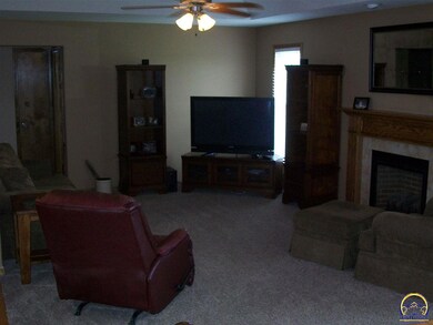 3312 SW 47th Ct, Topeka, KS 66610 - photo 6