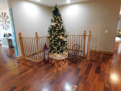 SITTING AREA UPON ENTRY