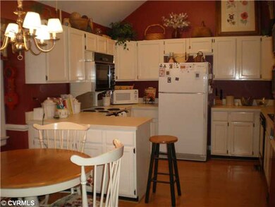 Kitchen - Spacious eat in kitchen