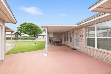 610 W Morse St, Fredericksburg, TX 78624 - photo 6